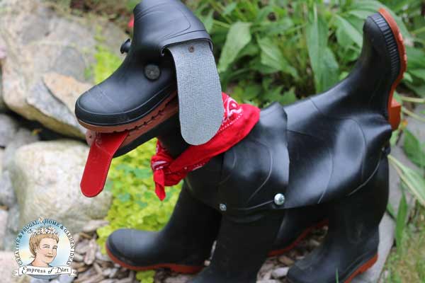 This recycled project shares tips for making garden art dogs from old rubber boots or wellies.